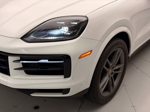 Used 2024 Porsche Cayenne Coupe image 47
