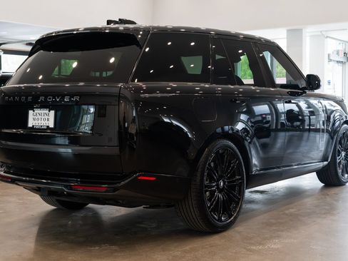 Used 2024 Land Rover Range Rover SE AWD/4WD image 4