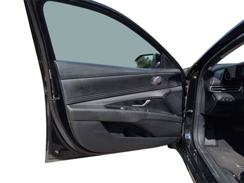Used 2023 Hyundai Elantra Limited FWD image 11