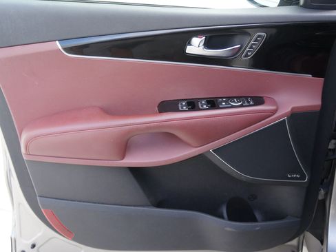 Used 2017 Kia Sorento SX image 24