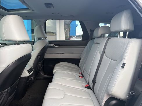 Used 2023 Hyundai Palisade SEL AWD/4WD image 3