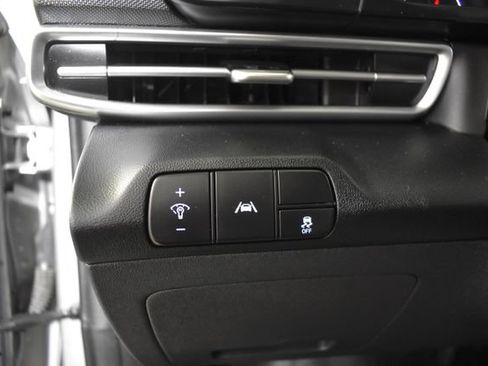 Used 2022 Hyundai Elantra SEL w/ Preferred Accessory Package FWD image 13