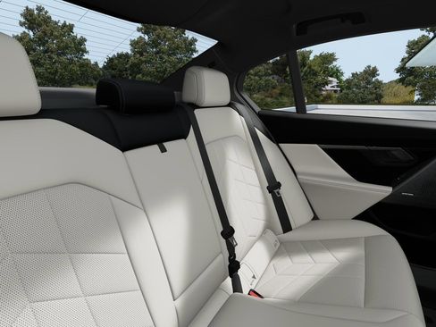 New 2027 BMW 550e xDrive image 10