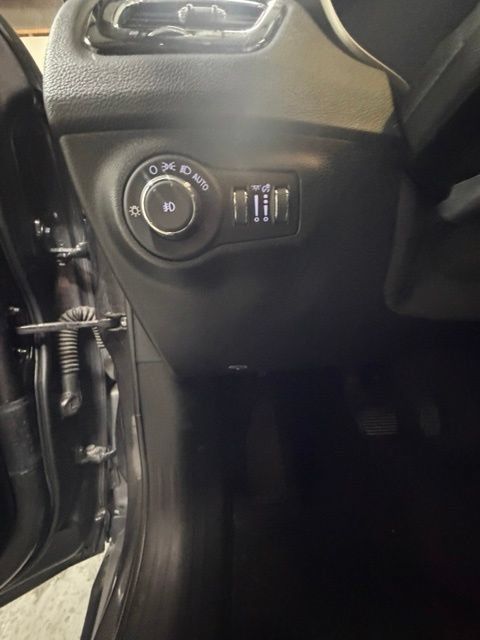Used 2020 Jeep Compass Latitude AWD/4WD image 22