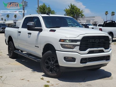 Used 2025 RAM 2500 Big Horn AWD/4WD image 1