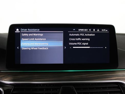 Used 2023 BMW 530e w/ M Sport Package image 30