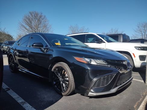 Used 2021 Toyota Camry XSE image 1