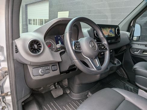 Used 2024 Mercedes-Benz Sprinter 2500 image 13