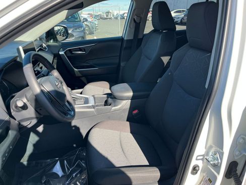 Used 2025 Toyota RAV4 XLE image 36
