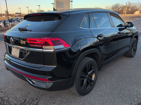 Used 2022 Volkswagen Atlas Cross Sport SE FWD image 4