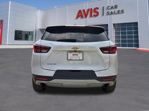 Used 2025 Chevrolet Blazer LT FWD image 9