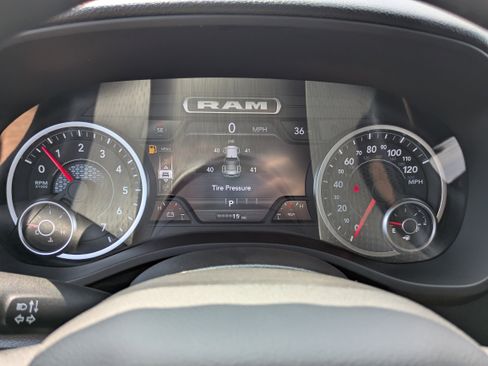 New 2026 RAM 1500 Express AWD/4WD image 17