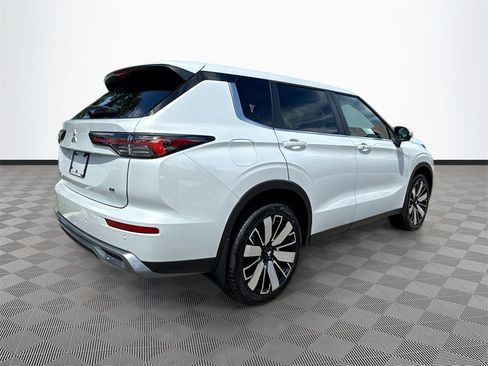 New 2025 Mitsubishi Outlander SE image 5