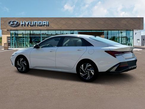 New 2025 Hyundai Elantra Limited FWD image 4