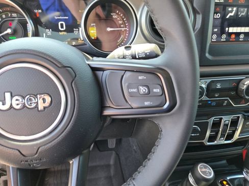 Used 2023 Jeep Wrangler Unlimited w/ Convenience Group AWD/4WD image 32