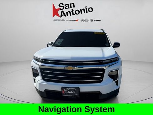 Used 2024 Chevrolet Traverse LT FWD image 4