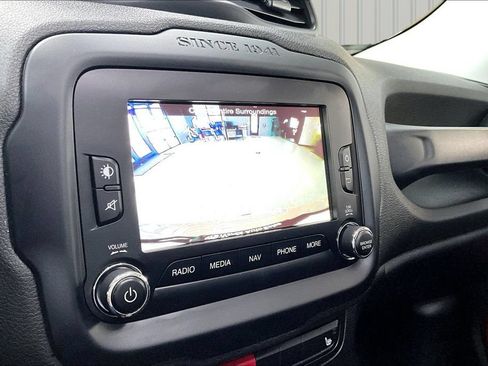 Used 2016 Jeep Renegade Trailhawk AWD/4WD image 13