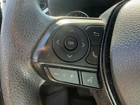 Used 2021 Toyota RAV4 XLE w/ Convenience Package FWD image 16