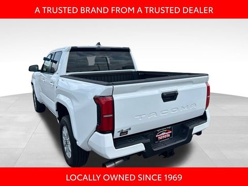 Certified 2024 Toyota Tacoma SR5 AWD/4WD image 4