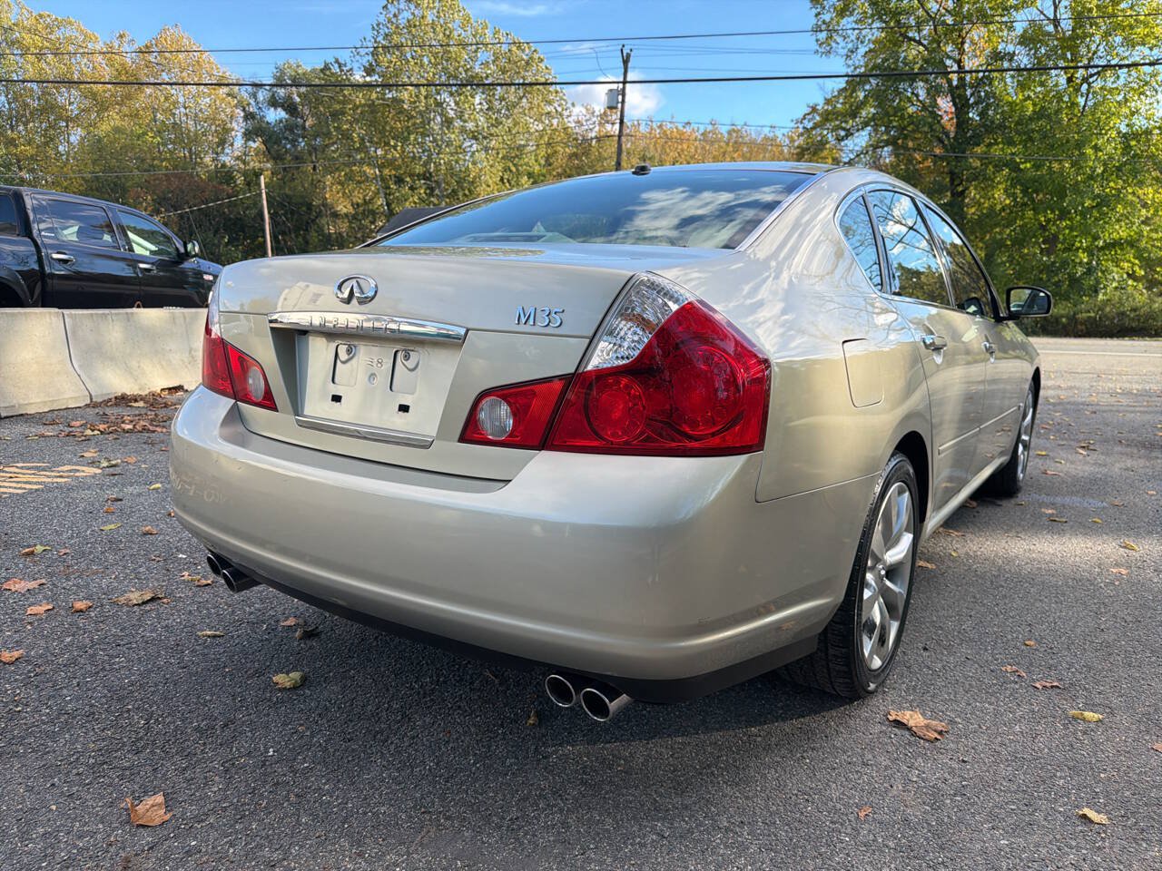 Used 2007 INFINITI M35 w/ Technology Pkg RWD image 13