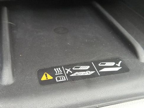 Certified 2023 GMC Acadia SLT w/ Technology Package image 8