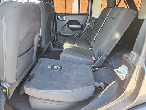 Used 2018 Jeep Wrangler Unlimited Sport S image 10