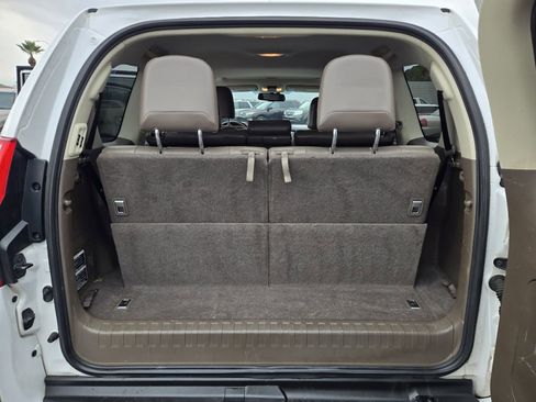 Used 2011 Lexus GX 460 image 17