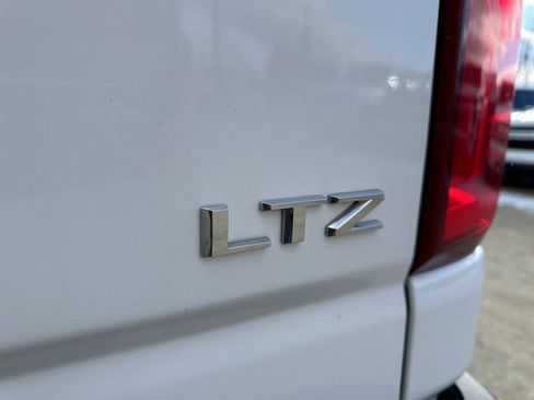 Used 2022 Chevrolet Silverado 3500 LTZ w/ LTZ Convenience Package image 36