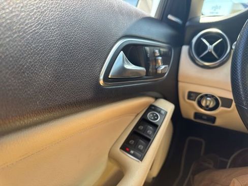 Used 2020 Mercedes-Benz GLA 250 4MATIC image 17