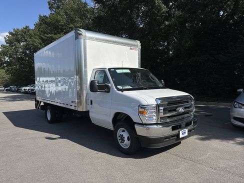 New 2027 Ford E-450 and Econoline 450 Super Duty w/ Driver's Safety Package RWD image 2