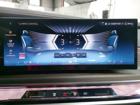 New 2025 BMW 760i xDrive w/ Executive Package AWD/4WD image 21