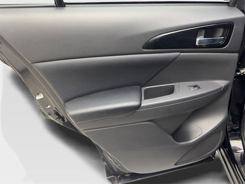 Used 2024 Mitsubishi Eclipse Cross SE image 37