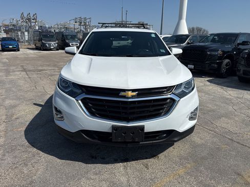 Used 2018 Chevrolet Equinox LT w/ Sun & Infotainment Package image 2