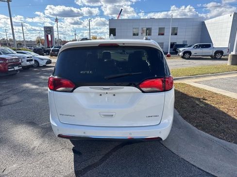 Used 2020 Chrysler Pacifica Limited image 8