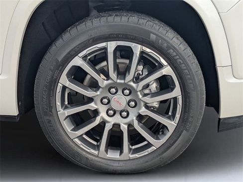 Used 2021 GMC Acadia Denali w/ Denali Technology Package image 10