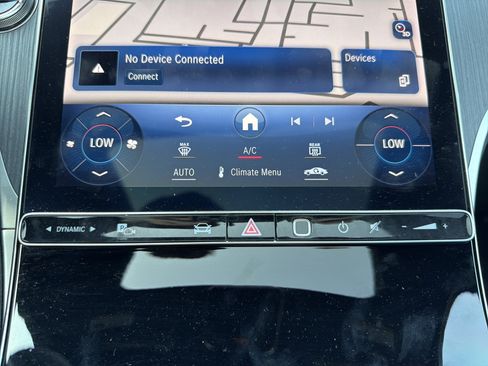 Used 2024 Mercedes-Benz GLC 300 4MATIC image 29