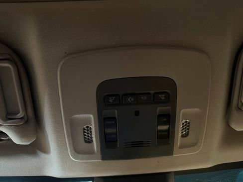 Used 2018 Toyota Camry SE w/ Moonroof Package image 17