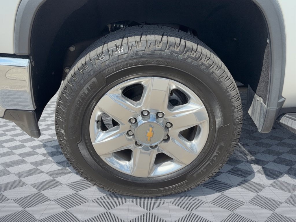 Used 2021 Chevrolet Silverado 2500 LTZ w/ LTZ Convenience Package AWD/4WD image 13