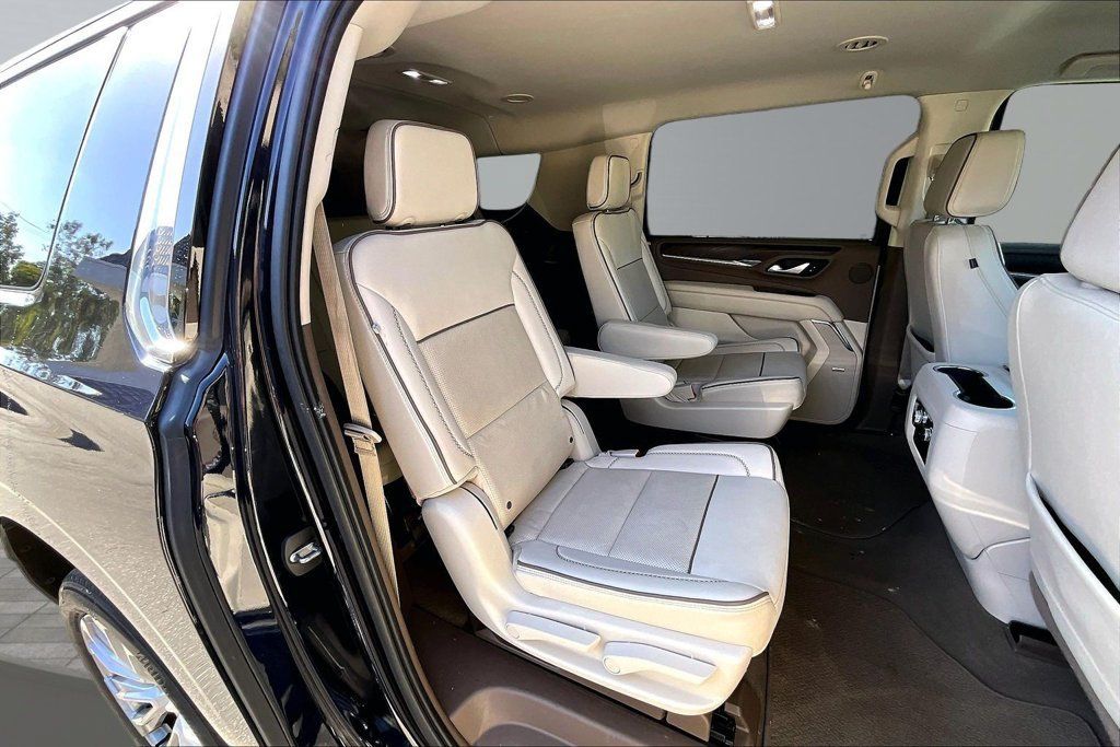 Used 2022 GMC Yukon XL Denali RWD image 18