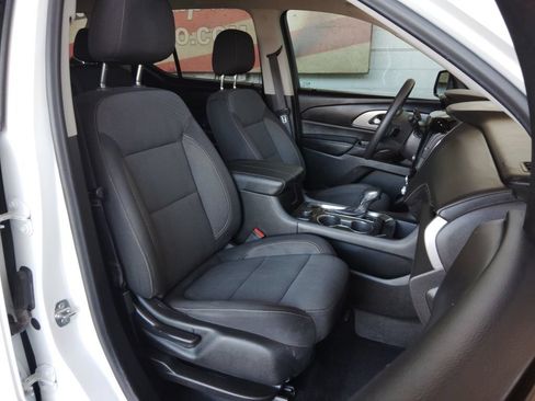 Used 2021 Chevrolet Traverse LS FWD image 12