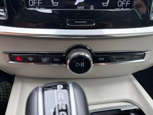 Used 2020 Volvo S60 T6 Momentum AWD/4WD image 19
