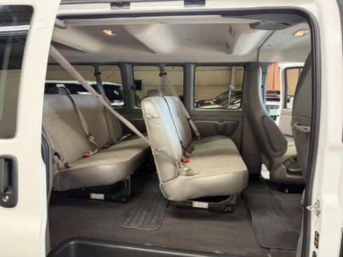 Used 2025 GMC Savana 3500 LT w/ LT Preferred Equipment Group RWD image 25