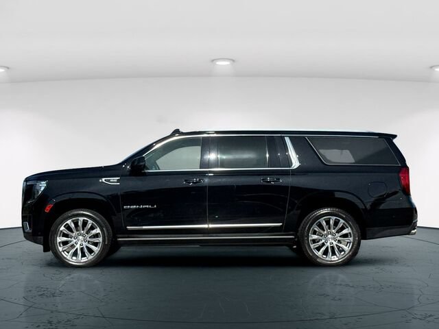 Used 2023 GMC Yukon XL Denali w/ Denali Reserve Package AWD/4WD image 3