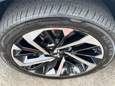 Used 2024 Mitsubishi Outlander 4WD Plug-In Hybrid image 9