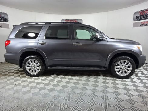 Used 2017 Toyota Sequoia Platinum RWD image 4