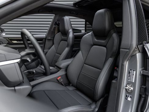 New 2026 Porsche Macan 4S Electric image 5