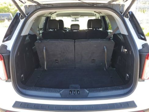 Used 2023 Ford Explorer XLT w/ Equipment Group 202A AWD/4WD image 8