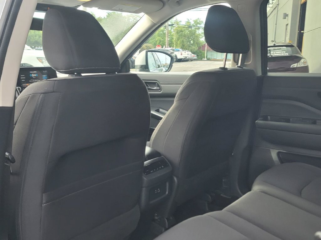 Used 2025 Nissan Pathfinder SV AWD/4WD image 16