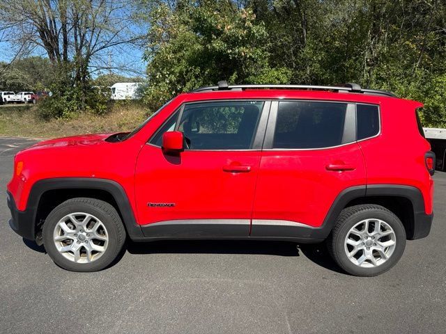 Used 2018 Jeep Renegade Latitude w/ Cold Weather Group AWD/4WD image 5