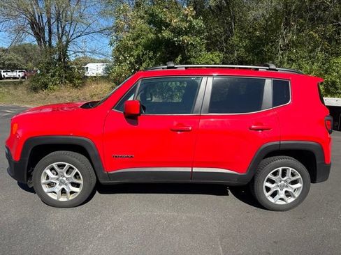 Used 2018 Jeep Renegade Latitude w/ Cold Weather Group AWD/4WD image 5